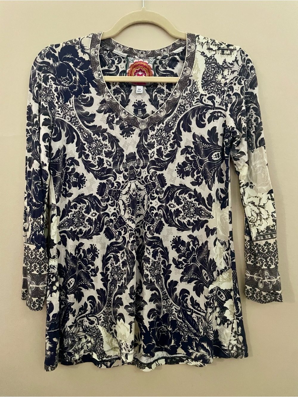 Johnny Was Filo Favorite Blue Ivory Damask V-Neck Swing Tee XXS